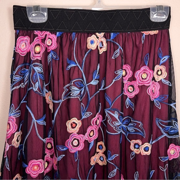 Small LuLaRoe Black Mesh Floral Colorful Embroidery Skirt Elastic Waistband - Picture 3 of 12
